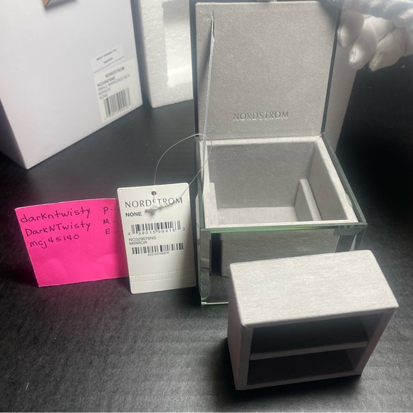 BNWT NORDSTROM 3.5” CUBE MIRRORED JEWELRY BOX BEAUTIFUL! - Picture 3 of 15
